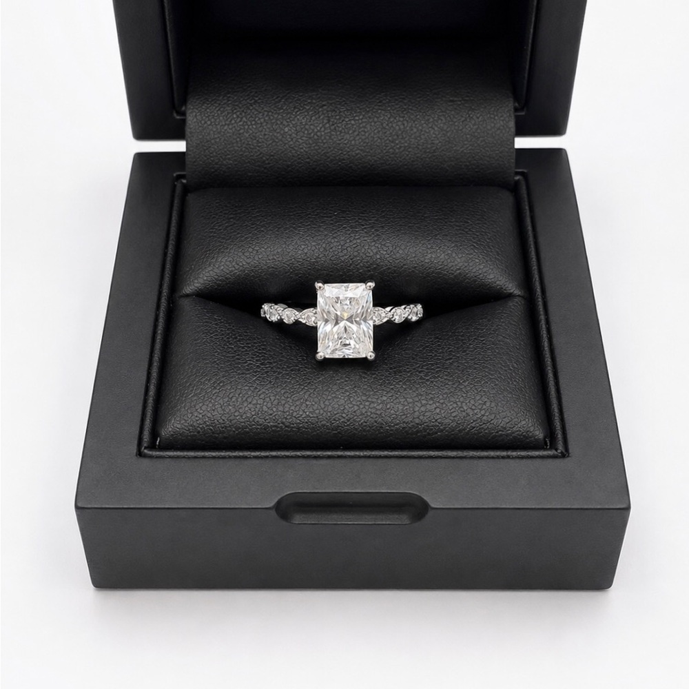925 Sterling Silver Emerald Cut 2.00CT MOISSANITE Women’s Ring Size 6